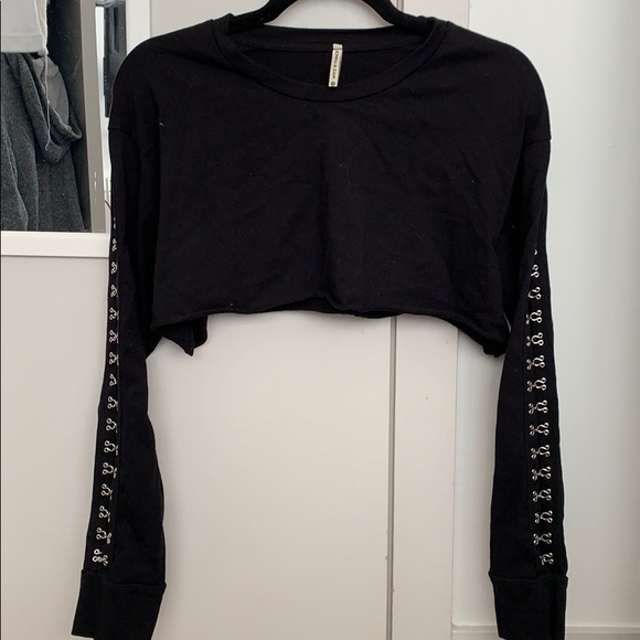 Black Cropped Long Sleeve - Picture 1 of 3